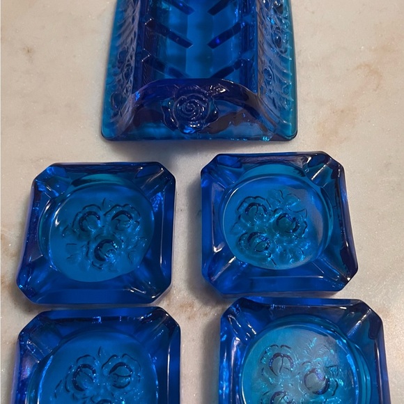 Rare- Vintage Cobalt Blue MCM Rose Pattern Ashtray Set of 4 with Matching Tray - Picture 2 of 16